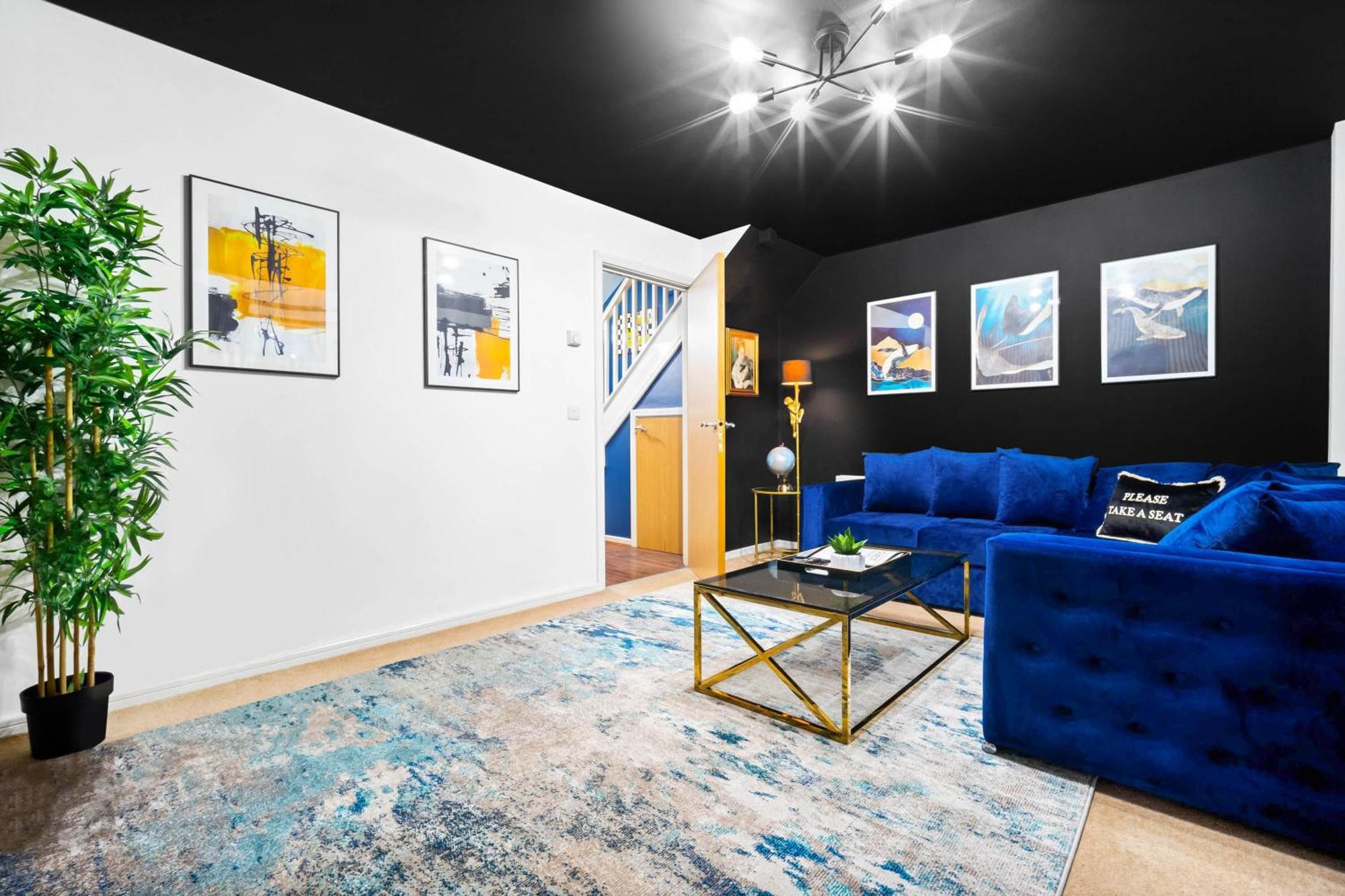 Stylish Manchester 4 Bed House W/Garden ✘ Sleeps 9 - Salford ☆ Free Parking → Smart Tvs In Every Bedroom ☆ Free Netflix & Ultra Fast Wifi ✪ 6 Min To City Centre, Close To Trafford Centre, Etihad Stadium, Manchester Arena, Clubs & More! Экстерьер фото